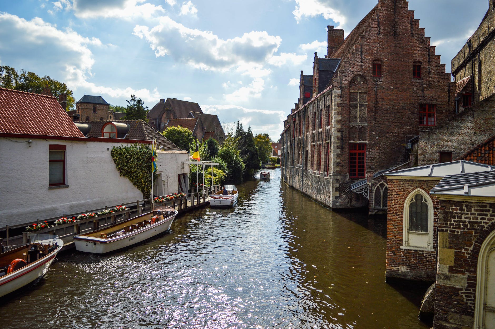 Bruges Tour from Amsterdam canal boat troup